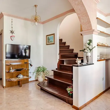 アパート 10 Minuti Dalla Sartiglia - Casa Laila